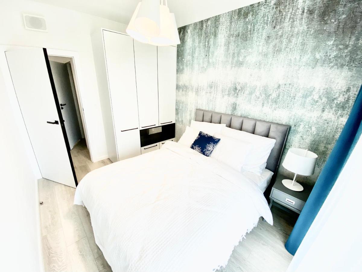Przy Plazy - Z Prywatnym Ogrodkiem Rezydencja Niechorze Apartment Luaran gambar